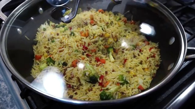 Freshly chopped coriander leaves sprinkled over the finished vegetable masala rice