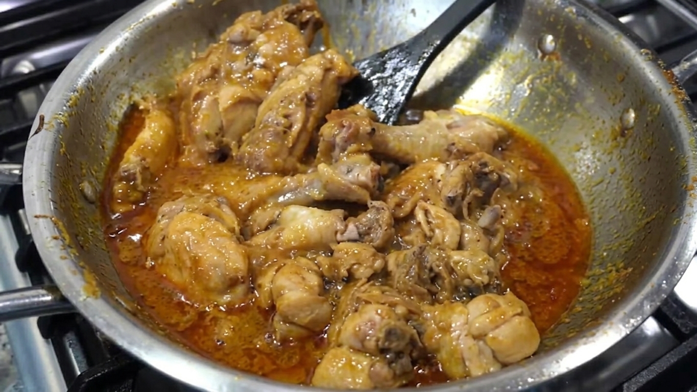 Coarsely crushed fresh black peppercorns sprinkled generously over the hot chicken