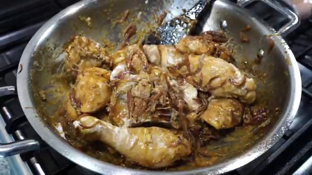 Fresh crisp green bell pepper strips added into the simmering black pepper chicken