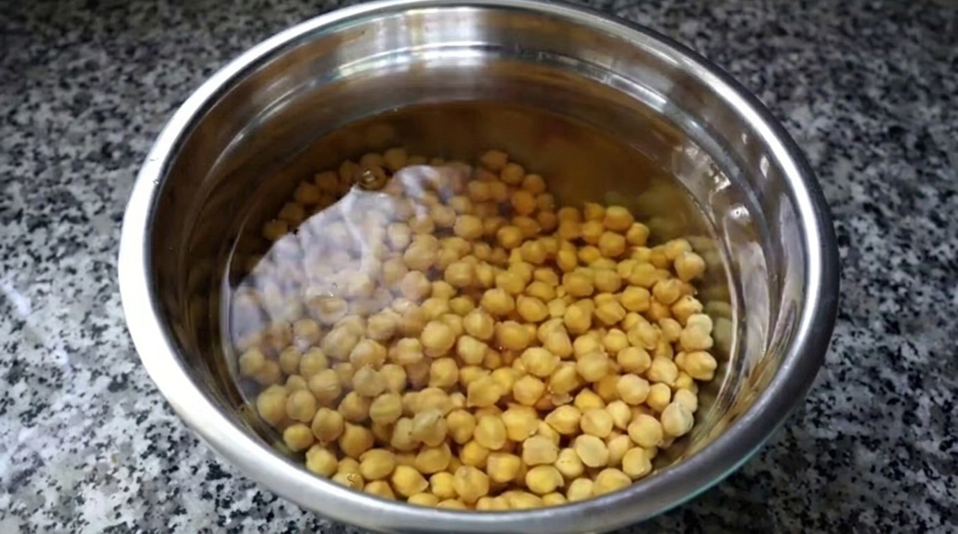 Soaked chickpeas drained and rinsed thoroughly under running water in a colander