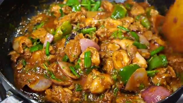 Chopped fresh coriander leaves and green scallions garnished over the finished garlic chicken