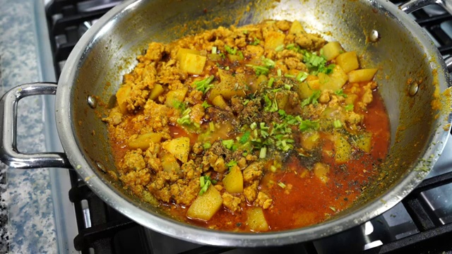 Crushed kasoori methi and warm garam masala added to the simmering chicken keema