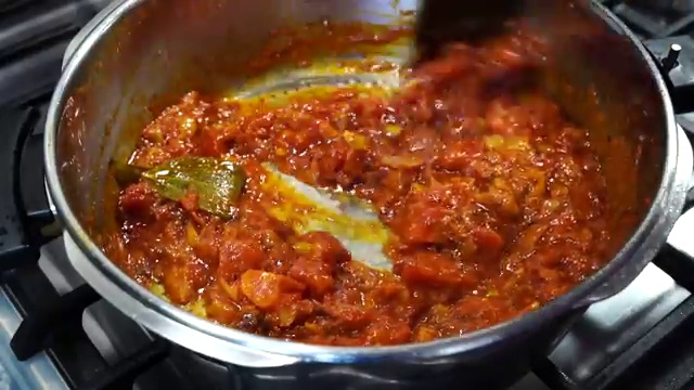 Kidney beans sautéed in the spiced tomato-onion masala to absorb rich flavors