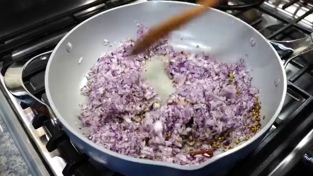 Roasted Xacuti masala mixture spread on a plate to cool completely before blending
