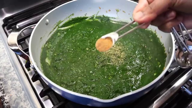 Blender jar rinsed with cold water to capture all remaining spinach puree for the gravy
